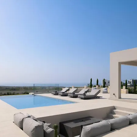 Caelum With Heated Pool, By Hellocrete