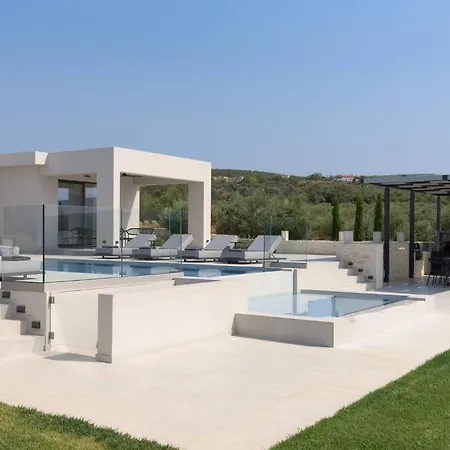 Caelum With Heated Pool, By Hellocrete * Ретимно (Крит)
