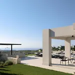 Caelum With Heated Pool, By Hellocrete Villa *