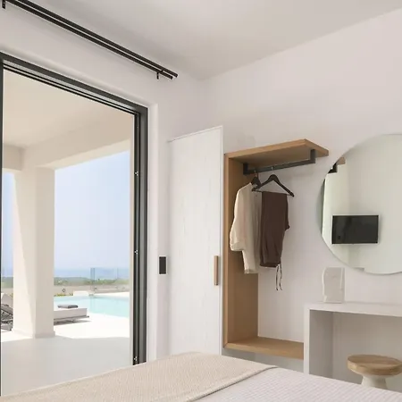 Caelum With Heated Pool, By Hellocrete Villa