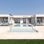 Caelum With Heated Pool, By Hellocrete Villa *