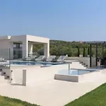 Caelum With Heated Pool, By Hellocrete * ريثيمنو