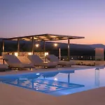 Caelum With Heated Pool, By Hellocrete *