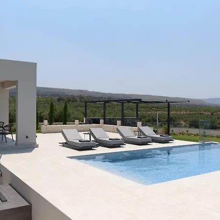 Caelum With Heated Pool, By Hellocrete