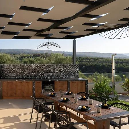 Вілла Caelum With Heated Pool, By Hellocrete