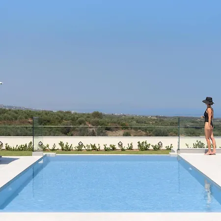 Villa Caelum With Heated Pool, By Hellocrete