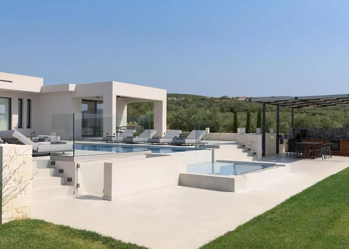 Вілла Caelum With Heated Pool, By Hellocrete *