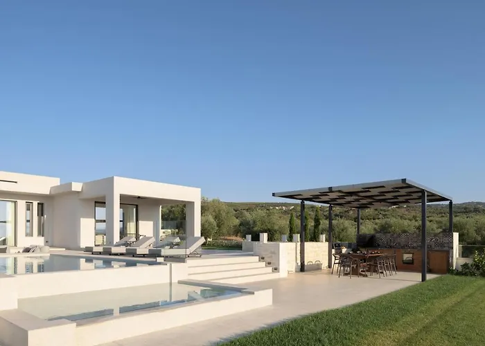 Caelum With Heated Pool, By Hellocrete Вілла