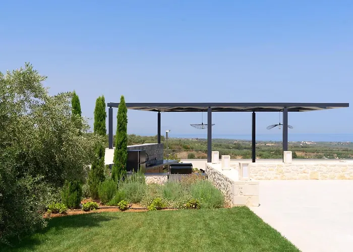 Caelum With Heated Pool, By Hellocrete Villa *