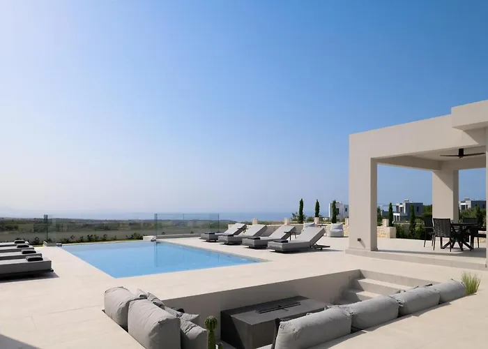 Caelum With Heated Pool, By Hellocrete *