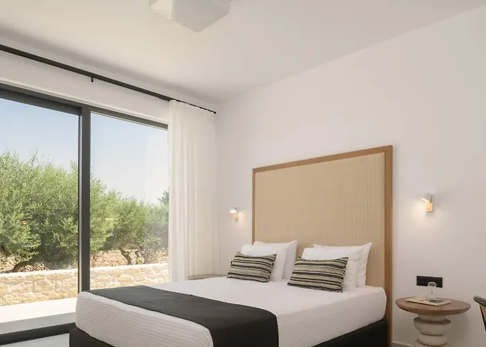 Caelum With Heated Pool, By Hellocrete Villa Rétino