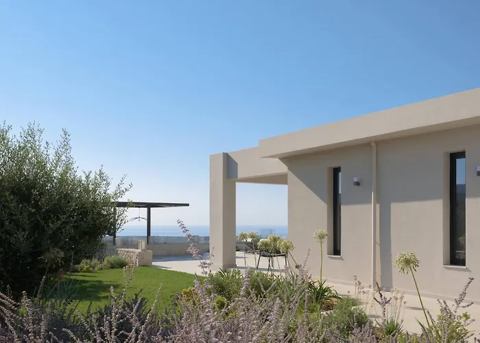 Caelum With Heated Pool, By Hellocrete Вілла