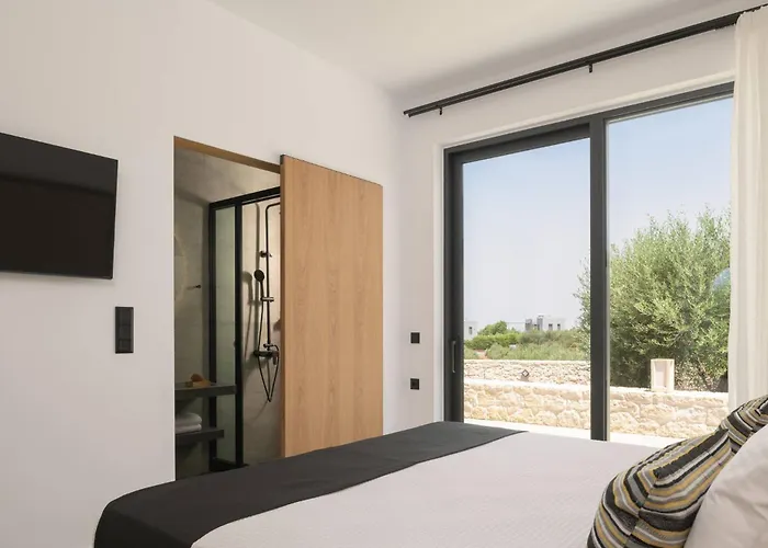 Villa Caelum With Heated Pool, By Hellocrete