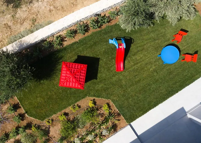 Caelum With Heated Pool, By Hellocrete