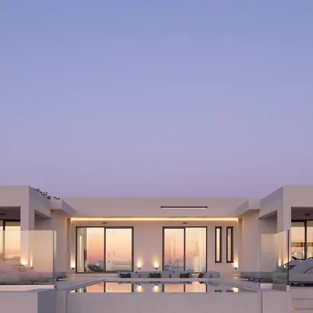 Caelum With Heated Pool, By Hellocrete Βίλα *