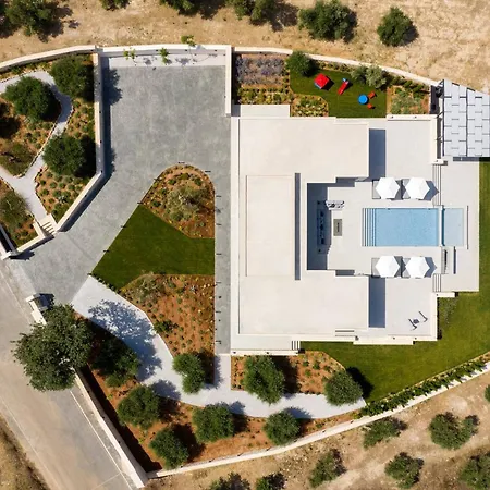 Caelum With Heated Pool, By Hellocrete Βίλα