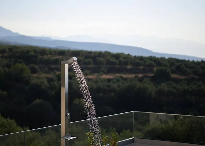 Caelum With Heated Pool, By Hellocrete Retimno