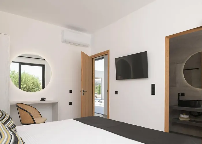 Caelum With Heated Pool, By Hellocrete