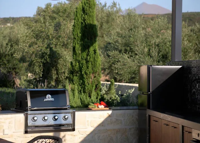 Caelum With Heated Pool, By Hellocrete Willa