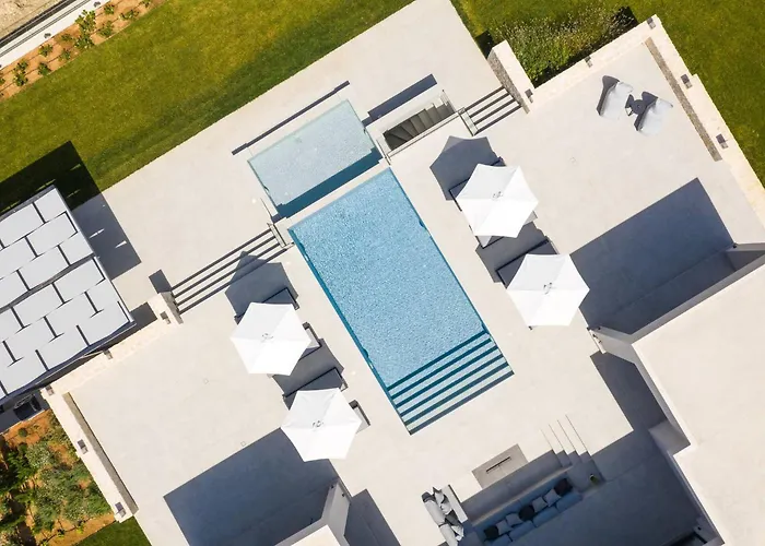 Caelum With Heated Pool, By Hellocrete Retimno