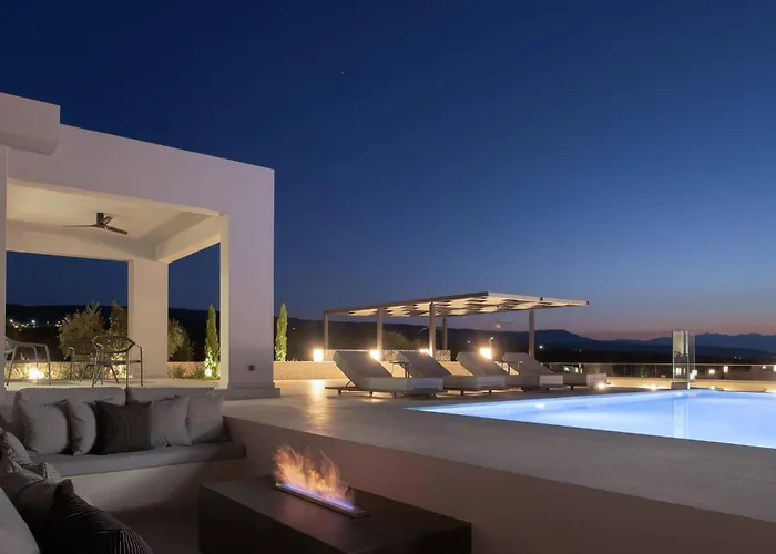 Willa Caelum With Heated Pool, By Hellocrete *