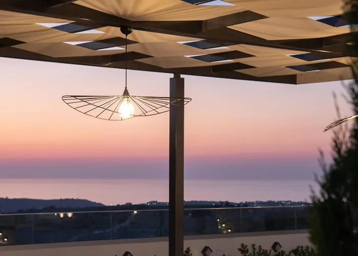 Caelum With Heated Pool, By Hellocrete *