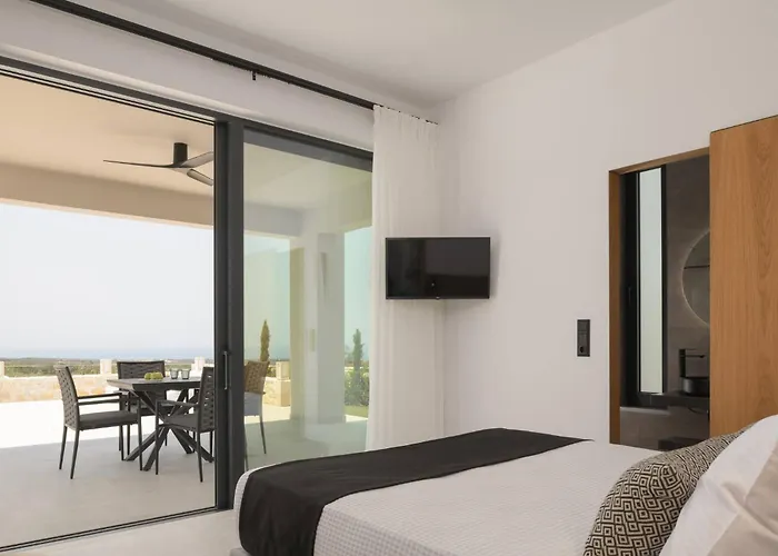 Caelum With Heated Pool, By Hellocrete