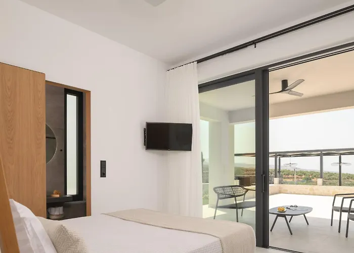 Caelum With Heated Pool, By Hellocrete * Retimno