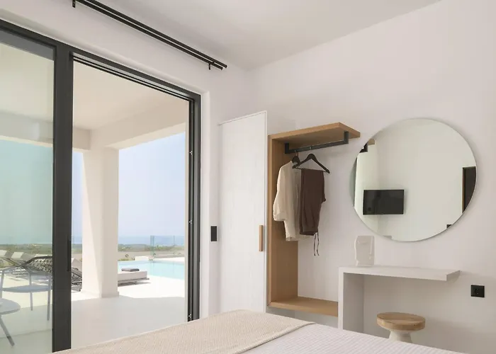 Caelum With Heated Pool, By Hellocrete Willa