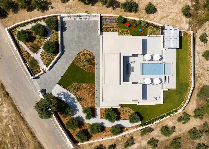 Caelum With Heated Pool, By Hellocrete Willa